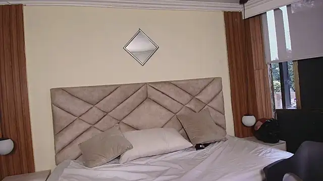 Laracooper  online show from March 6, 9:54 pm