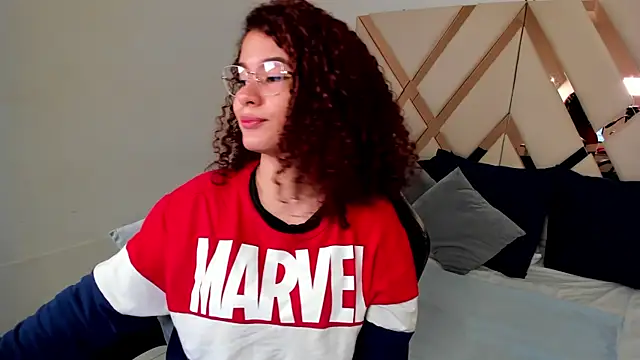 avrilwaynee online show from December 18, 11:48 am