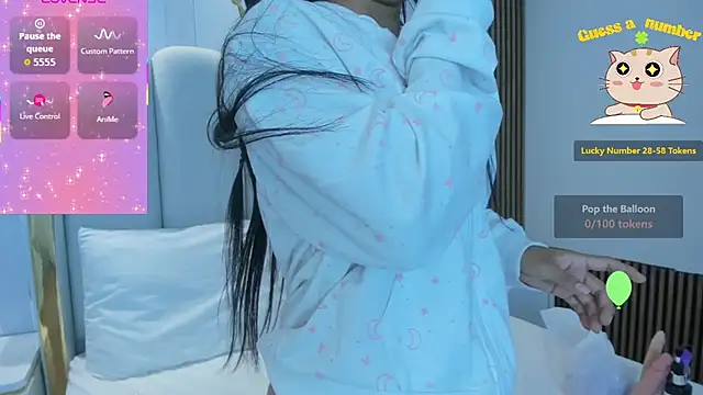 roxyflame  online show from April 28, 11:36 am