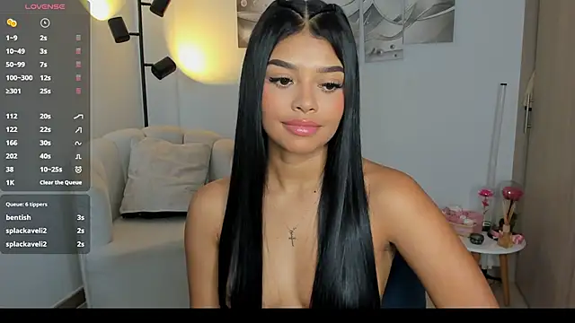 haileyflorez  online show from March 15, 6:54 pm