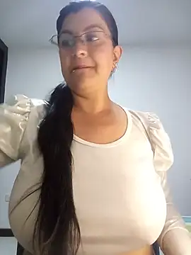 CelesteAlvarez1989 online show from June 2, 3:07 am