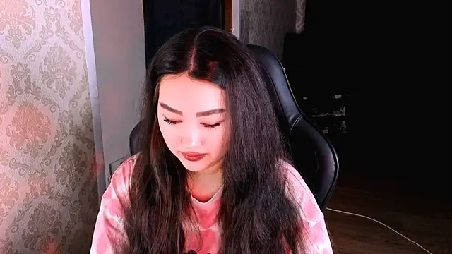 Emma Uilson online show from March 2, 2:02 pm