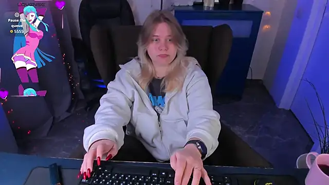 LouiseMous online show from February 6, 8:56 pm