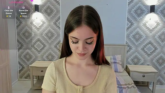 luxe girl online show from April 28, 8:35 pm