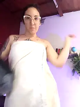 Melinerd online show from April 28, 6:01 pm