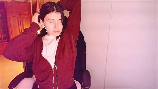 KristinaScott online show from February 11, 5:03 pm