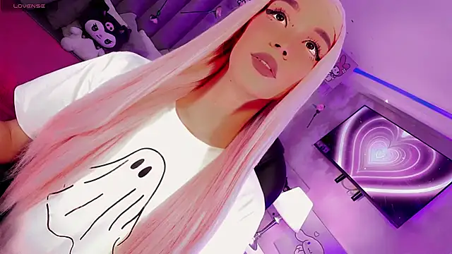 dearAlanaxxx online show from March 5, 9:10 pm