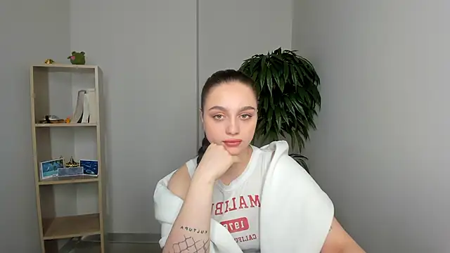 LucileDeloatch online show from November 16, 8:49 am