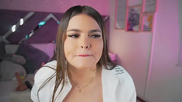 AlinnaJohnson online show from June 6, 10:54 am