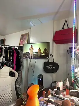 Motherbigbus online show from April 27, 9:39 am