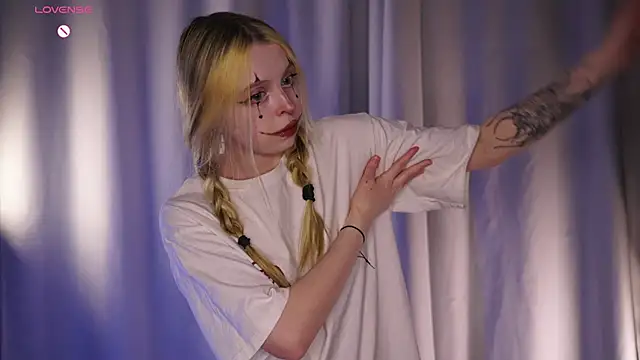 ElvenQueen online show from March 12, 2:42 pm