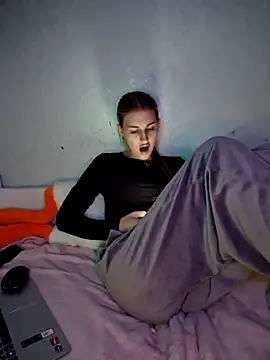 carolinakis  online show from March 10, 8:57 pm