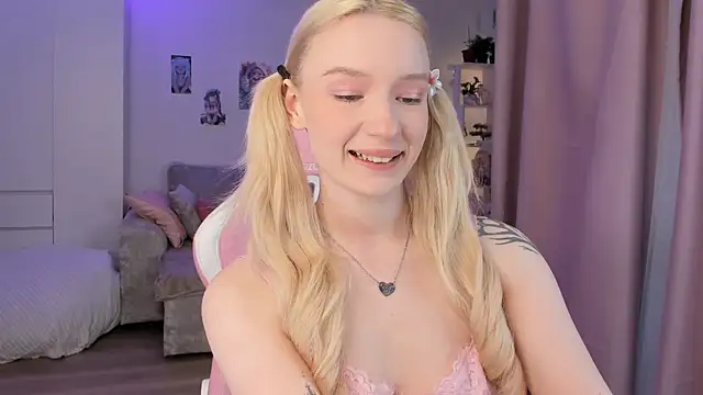 Tiffany Paw online show from April 24, 3:20 am