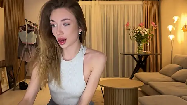 Jolienne online show from March 13, 10:00 pm