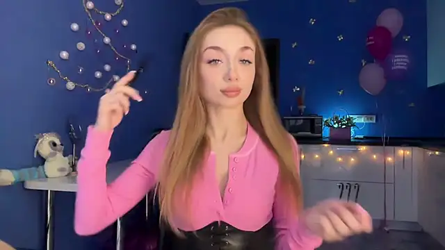 Jolienne online show from December 17, 8:57 pm