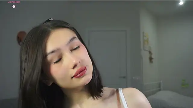 SoftLuna online show from November 18, 5:08 am