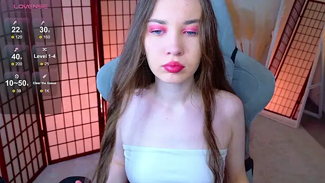 SilentLily online show from February 3, 8:45 pm