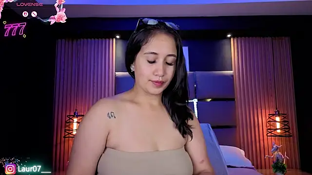 Lauroberts7 online show from April 28, 3:43 am