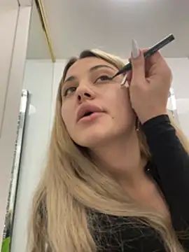 Chloe GraceeX online show from March 6, 6:25 pm