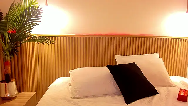 Samantha Sra  online show from April 22, 2:52 am