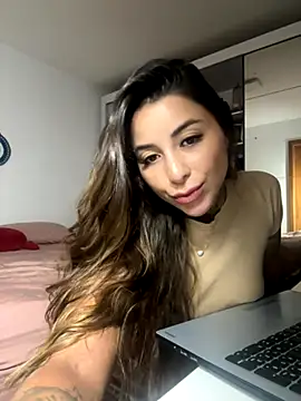 thauanydemontie online show from November 26, 8:21 pm