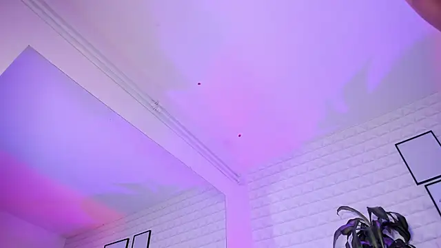 Elizabetth Benz online show from April 24, 7:05 pm