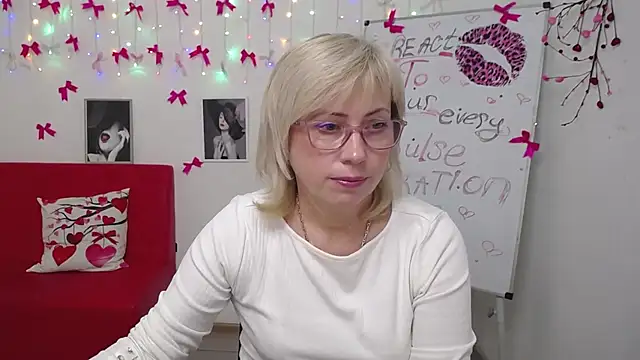 LaurenWishy online show from March 5, 6:15 pm