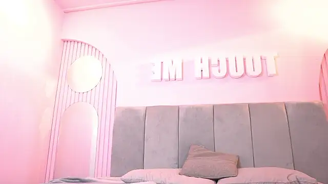 Bratz luxxxury online show from March 7, 12:50 am