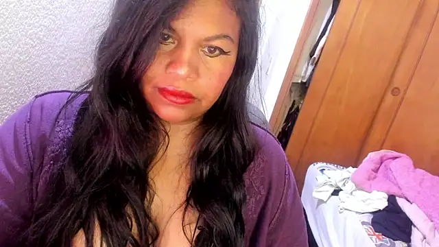 ebonycamelia online show from April 25, 9:01 pm