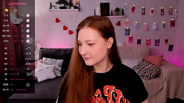 velvet cherry  online show from March 26, 9:00 am