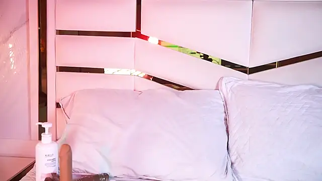 luciana agudelo online show from February 22, 7:37 pm