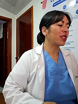 JustSamantha  online show from April 14, 12:05 pm