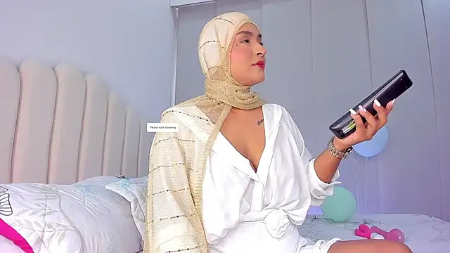 Amira-Zahra online show from April 21, 9:33 pm