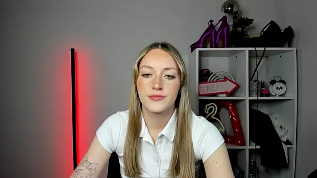 EvelynBlond online show from April 23, 12:29 pm