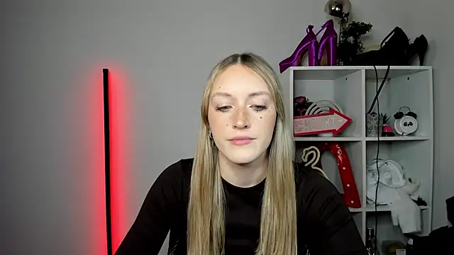 EvelynBlond online show from April 27, 12:35 pm