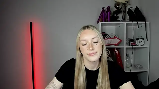 EvelynBlond online show from June 10, 12:59 pm