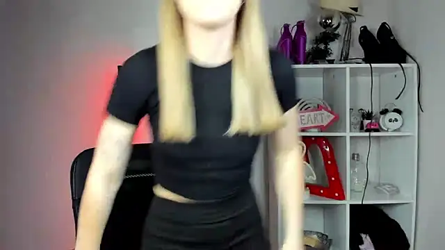 EvelynBlond online show from June 5, 12:33 pm