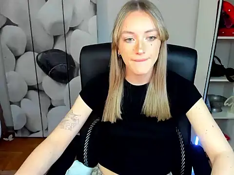 EvelynBlond online show from November 27, 1:36 pm