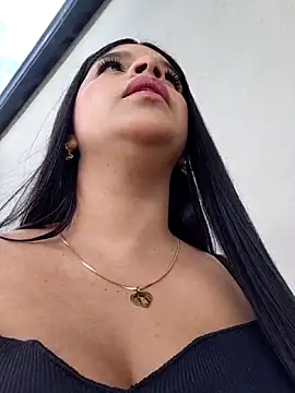 Layla-daring online show from April 25, 7:55 pm