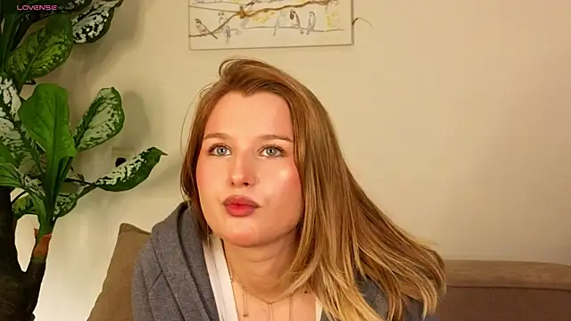 ImiMonroe online show from April 18, 5:54 am