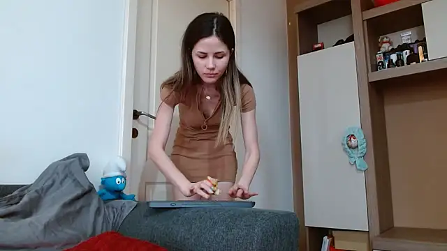 Erii18 online show from March 16, 1:04 pm