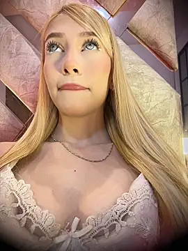 valeryfox   online show from April 26, 12:30 am