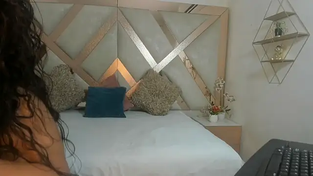 lathiffa online show from January 10, 8:46 pm