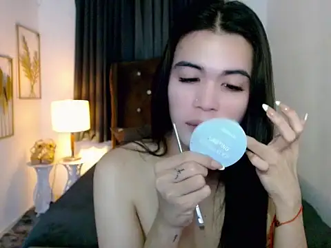 hollyyumiloove online show from March 9, 11:02 am