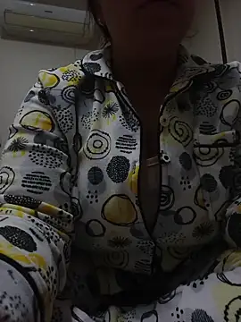 Honeygirl100 online show from January 13, 7:40 pm