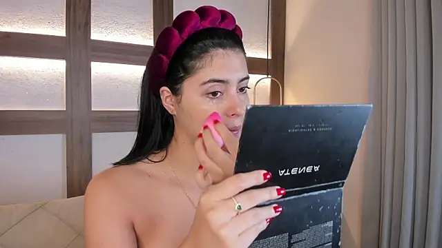 SarhaVega online show from April 21, 1:18 pm