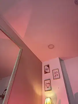 LauraRaider online show from April 23, 9:50 pm