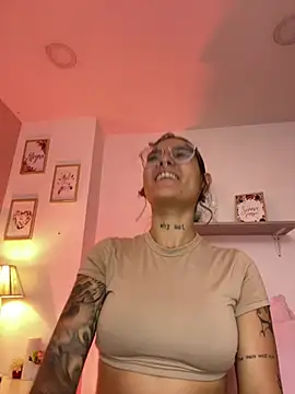 LauraRaider online show from April 19, 8:22 pm