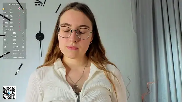 DebbraBickler online show from December 3, 6:32 pm