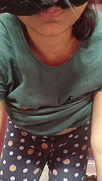 SameeraReddy19 online show from April 15, 6:08 pm